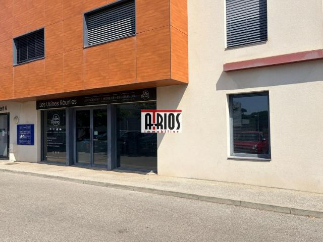 BUREAUX RDC 115.66 M²