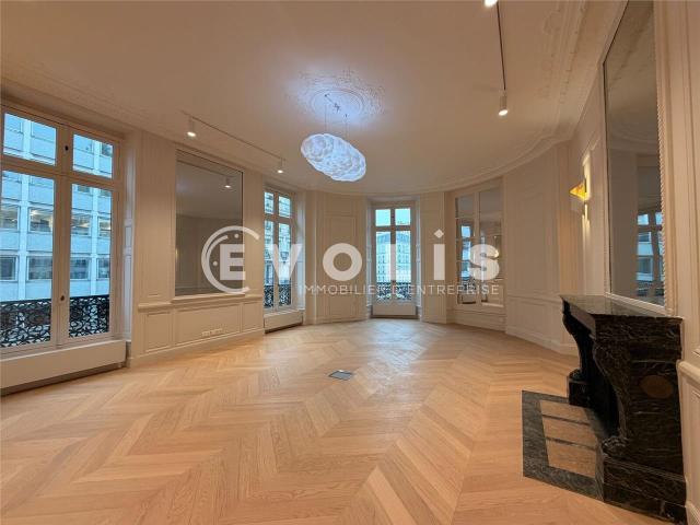 Bureaux showroom Paris 8 Miromesnil, St Lazare & transports