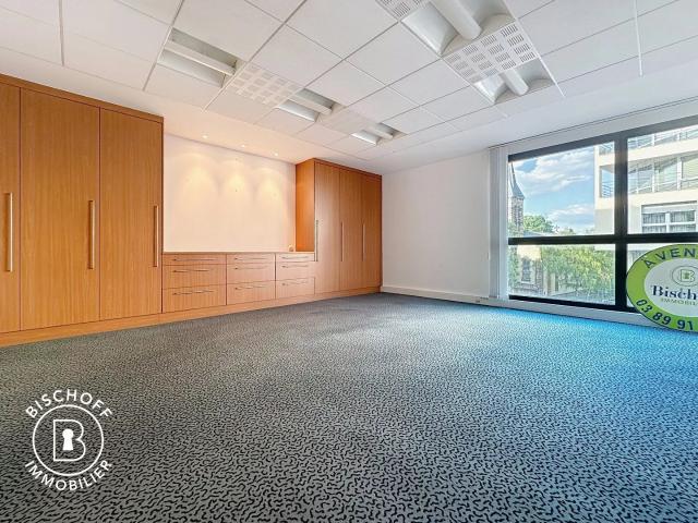 BUREAUX 204 M2 en plein centre de Saint Louis
