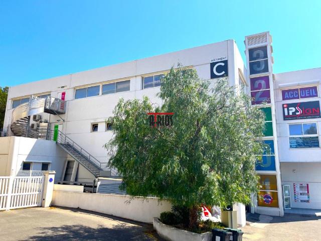 BUREAUX 53 M²