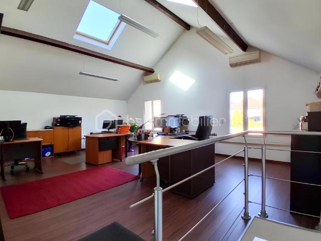 BUREAUX/LOCAL + HABITATION HYPER CENTRE BALLAINVILLIERS