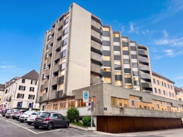 Bureaux/locaux 102 402 m², haute visibilité La Chaux de Fonds