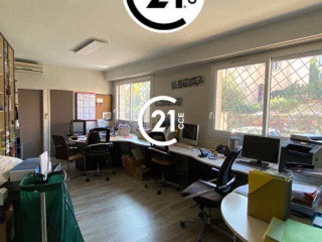 Bureau 06400