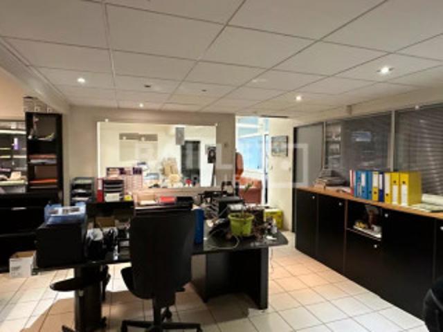 Bureau 06600