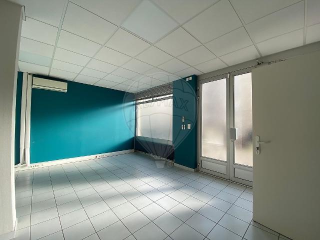 Bureau 0 chambre s à vendre