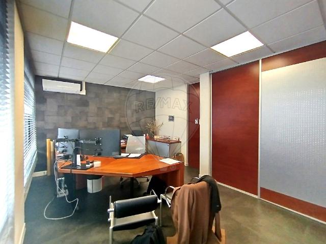 Bureau 0 chambre s à vendre