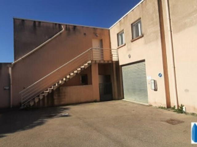 Bureau 13700