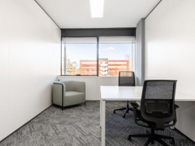 Bureau 13700