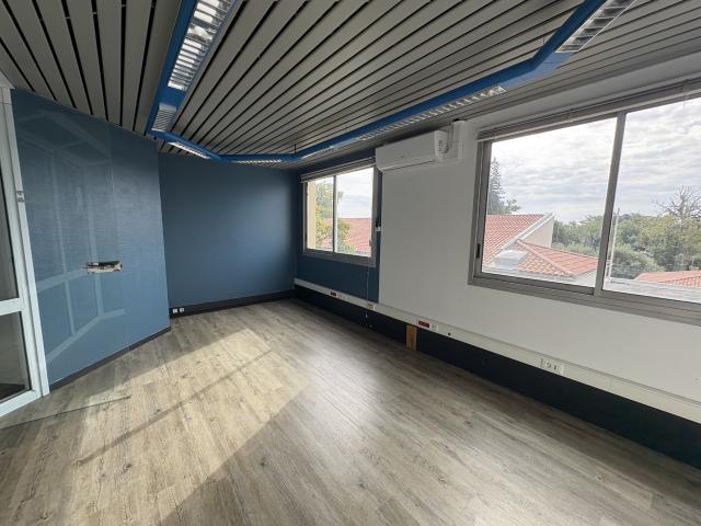 Bureau 16m2 environ SAINT MEDARD EN JALLES