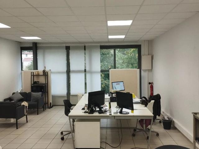 bureau 58 m2 + 2 parkings