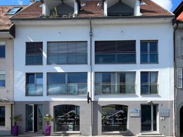 Bureaux traversants de 90 m² avec vue sur le Lac Léman et spacieuse terrasse