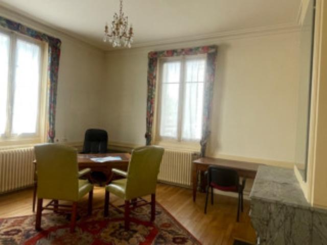 Bureau 69002