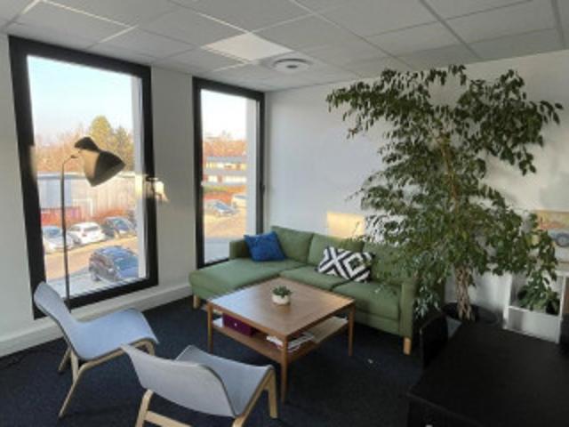 Bureau 74940