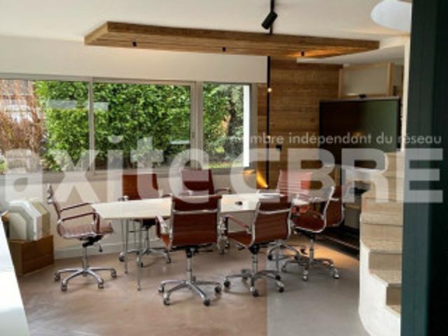 Bureau 74370