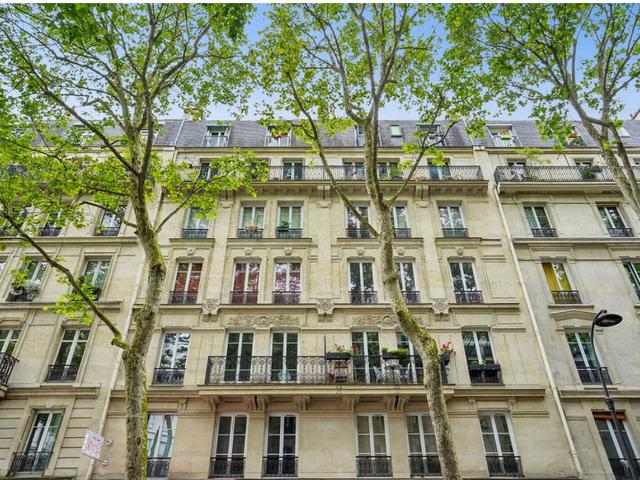 Bureaux atypiques à vendre Paris 10 Fond de cour rénové