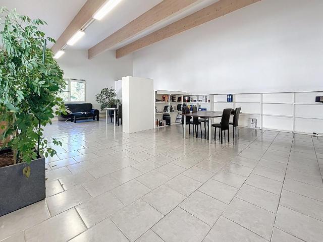 BUREAU À VENDRE