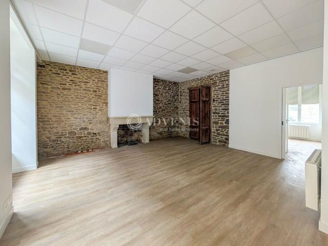 Vente bureau Dinan Proche porte Saint Louis et bus