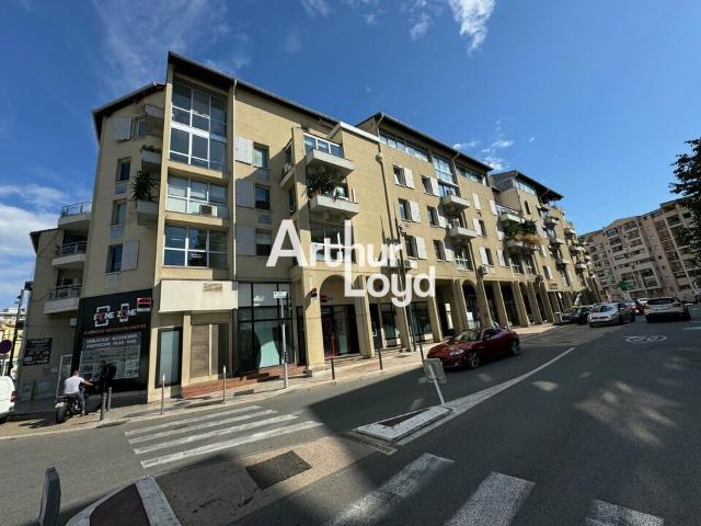 Vente bureaux Cannes La Bocca, centre ville, proche gare routière et parking