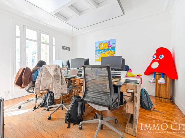 Bureau/ Appartement de 2 pièces au RDC, Avenue de Suffren P
