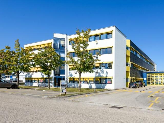 Bureau de 59 m2 aux Avouillons