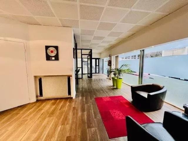 Bureau de prestige de 109 m2 en vente Lyon, France