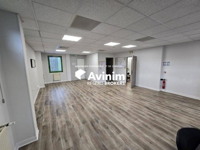 Bureau de prestige de 179 m2 en location Domont, France