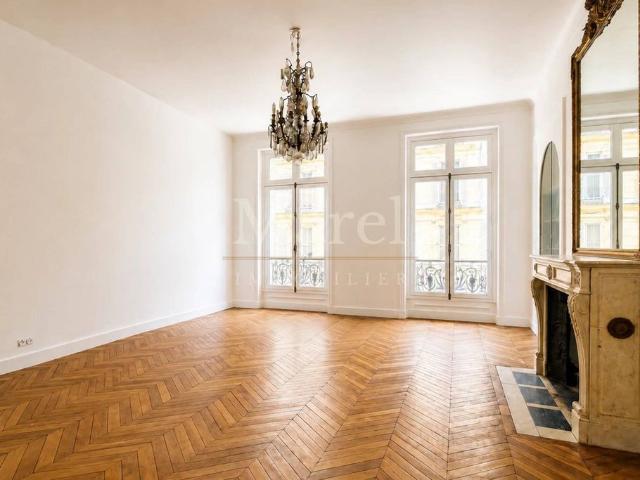 Bureau prestigieux de 210 m2 en location Champs Elysées, Madeleine, Triangle d’or, France