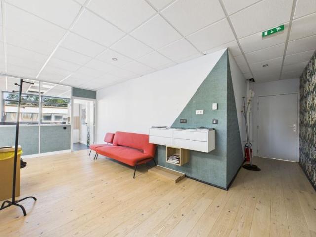 Bureau de prestige de 225 m2 en location Limonest, France