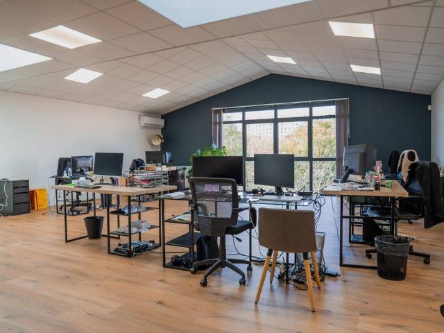 Bureau de prestige de 230 m2 en vente Cenon, Nouvelle Aquitaine