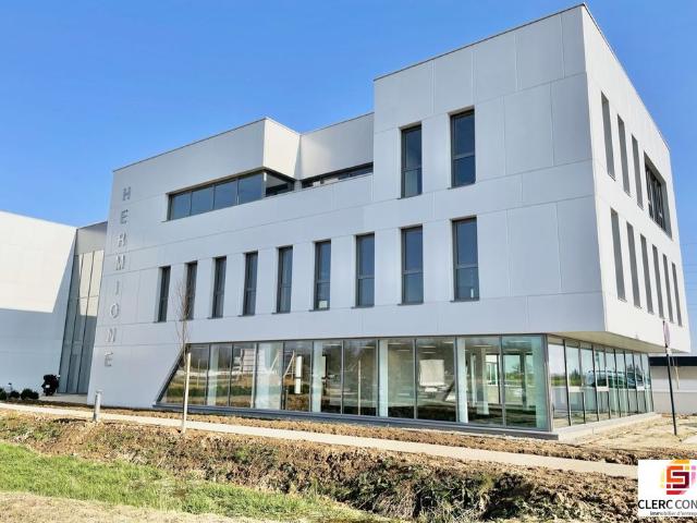 Bureau de prestige de 270 m2 en location Saint Martin du Vivier, Normandie