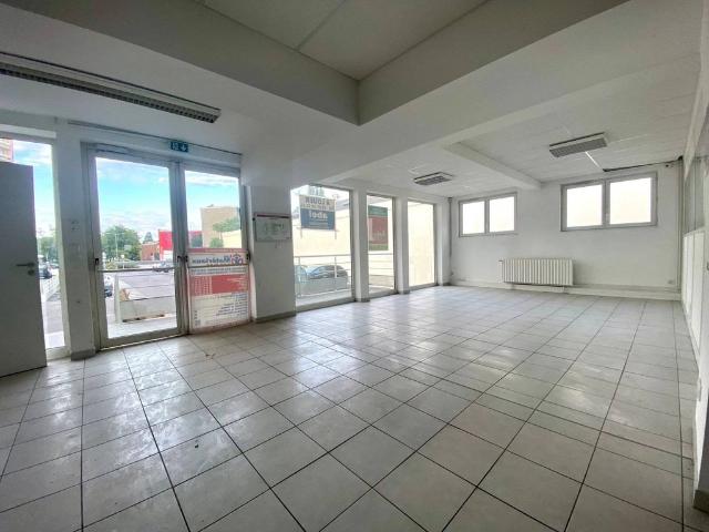 Bureau de prestige de 299 m2 en location Metz, France