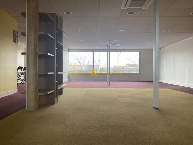 Bureau de prestige de 300 m2 en location Angoulême, Nouvelle Aquitaine