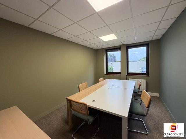Bureau de prestige de 339 m2 en location Mont Saint Aignan, France
