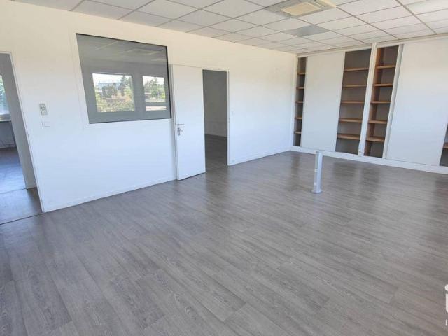 Bureau de prestige de 365 m2 en location Saint Avertin, France