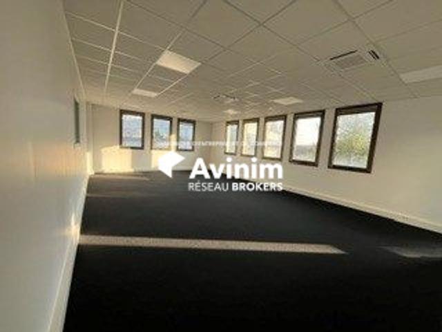 Bureau de prestige de 360 m2 en location Le Blanc Mesnil, Île de France
