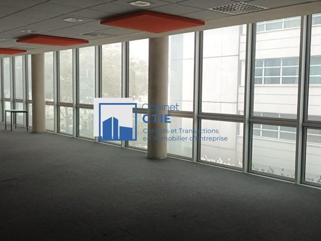 Bureau de prestige de 361 m2 en location Angers, Pays de la Loire