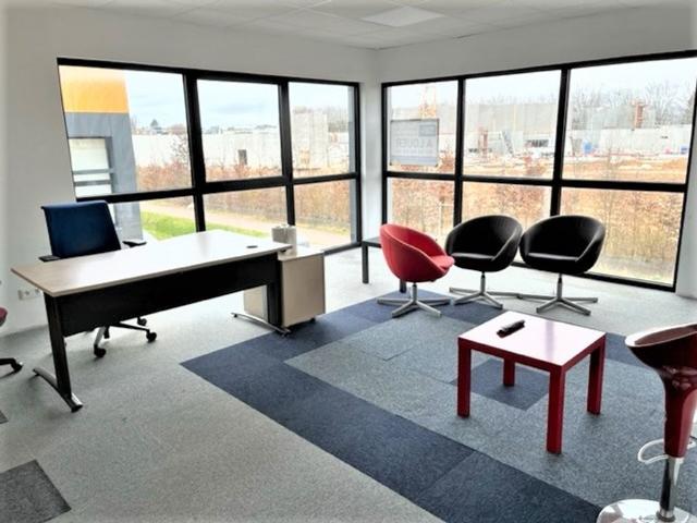 Bureau de prestige de 43 m2 en location Belbeuf, France