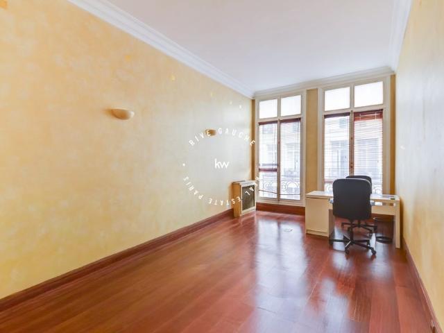 Bureau prestigieux de 49 m2 en location Champs Elysées, Madeleine, Triangle d’or, Paris, Île de France
