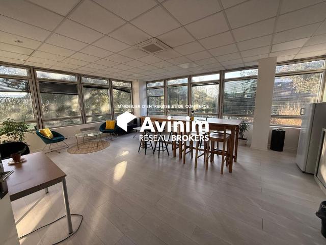 Bureau de prestige de 700 m2 en location Cergy, France