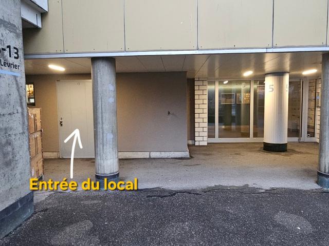 Bureau / dépôt rénové 35 m² – accès livraison poids lourd – Les Avanchets GE
