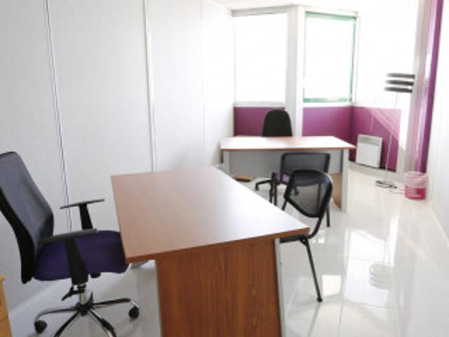 Bureau équipé 01630