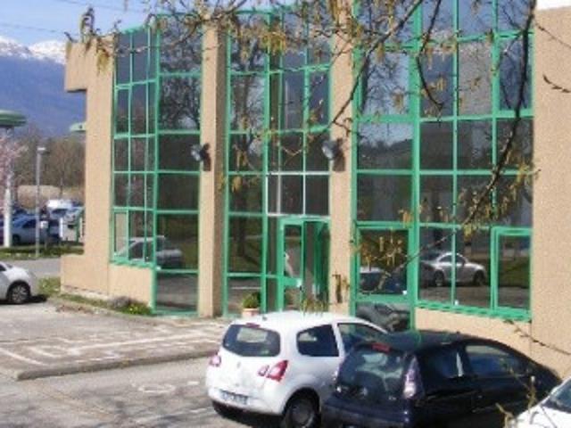 Bureau équipé 01630