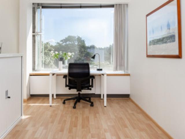 Bureau équipé 13008