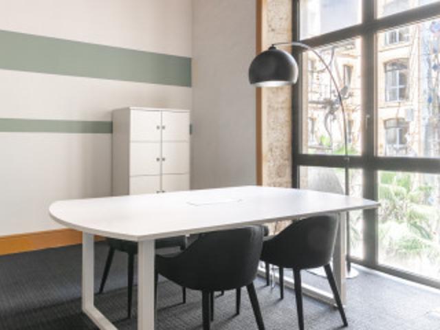 Bureau équipé 13002