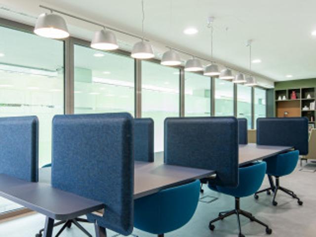 Bureau équipé 13100