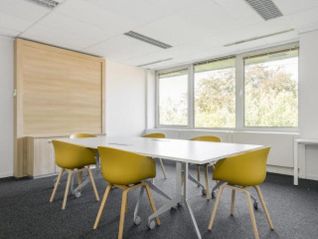Bureau équipé 13700
