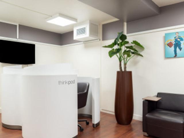 Bureau équipé 45380
