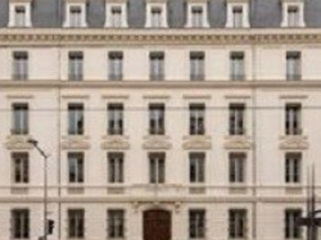 Bureau équipé 69003