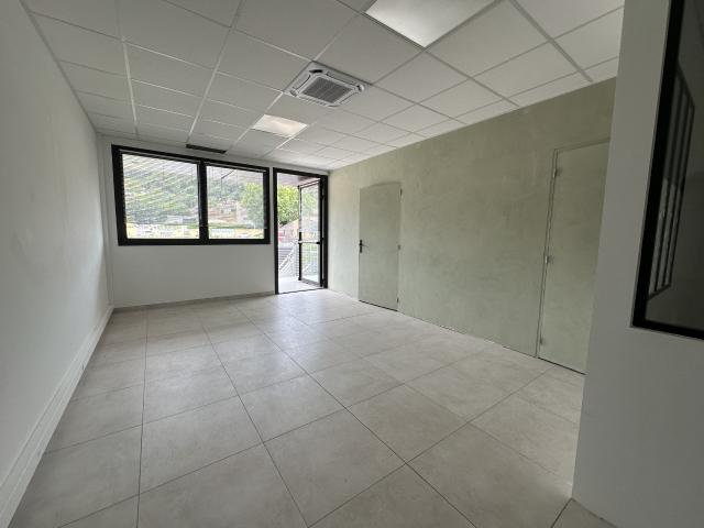 BUREAU / LOCAL PROFESSIONNEL NEUF DE 55 M2 AVEC PARKING PRIVATIF