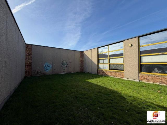 Bureau prestigieux de 1974 m2 en vente Mont Saint Aignan, France